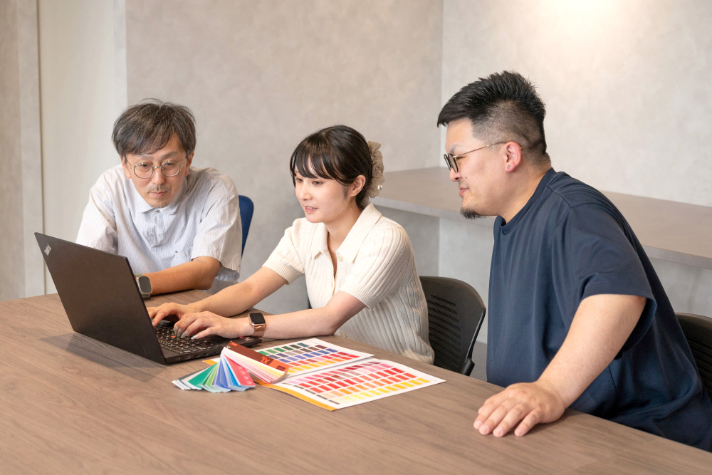年齢や役職を問わず相談しやすく、
全員で助け合える環境です。