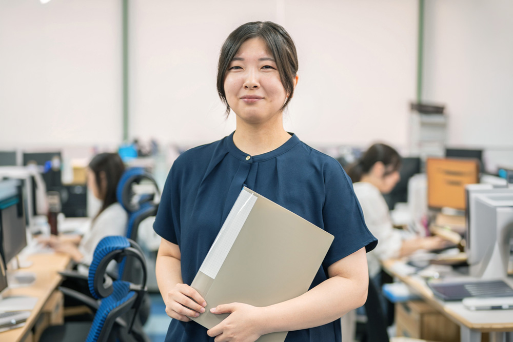 年齢や役職を問わず相談しやすく、
全員で助け合える環境です。